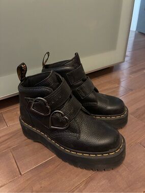 Dr Martens Devon black ankle platform boots
